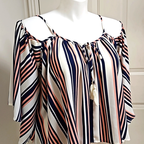 Socialite Cold Shoulder Blouse - Picture 2 of 5
